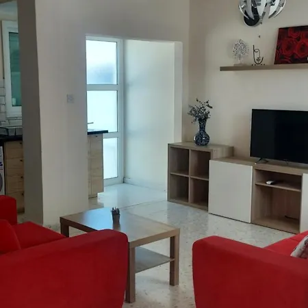 Sea Breeze Maisonette * Lárnaka